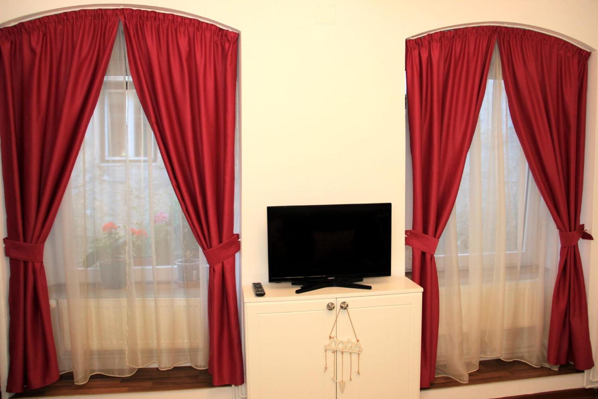 John Residence Apartment Brasov With Parking Option Exterior photo