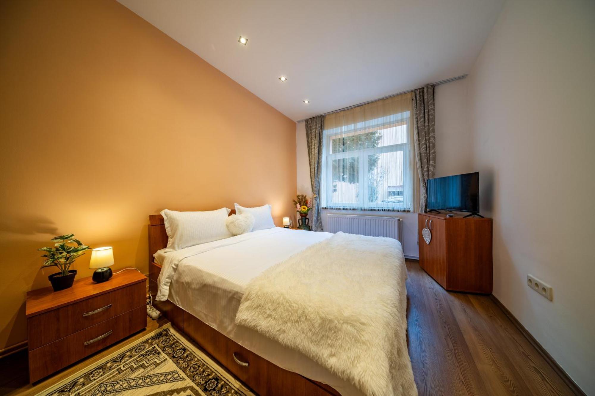 John Residence Apartment Brasov With Parking Option Exterior photo